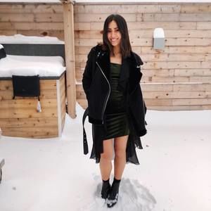 Meet your Posher, Caitlin